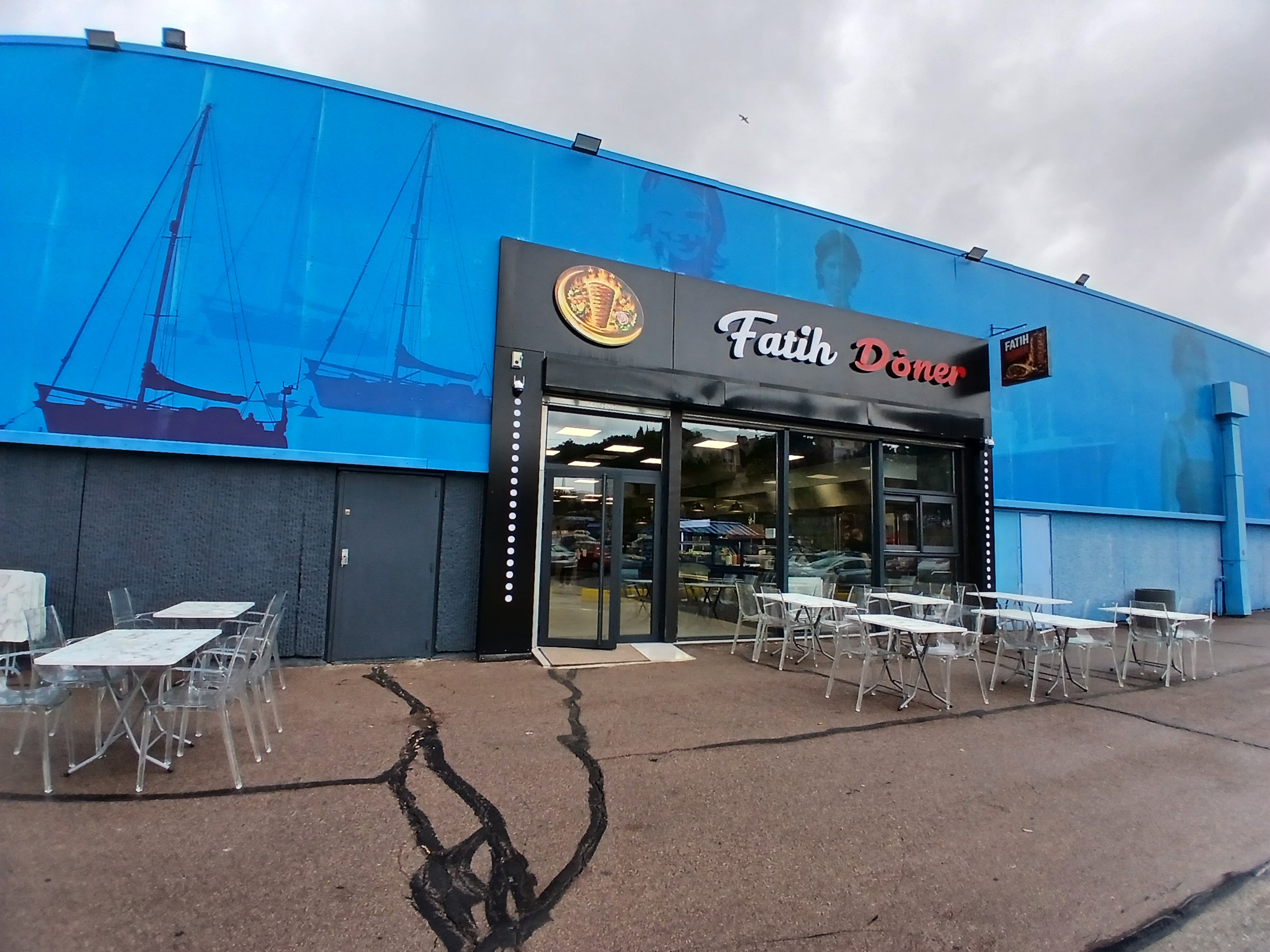 Façade extérieure du restaurant FATIH DONER